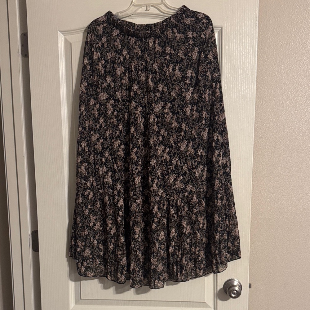 Amazon Black and Cream Floral A-Line Skirt